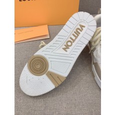 루이비통 남여공용 스니커즈