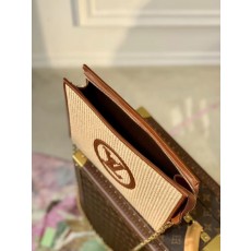 루이비통 TOILETRY POUCH ON CHAIN M81366