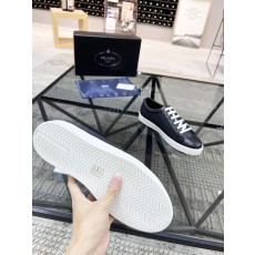 프라다 남성 스니커즈