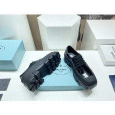 프라다 여성 로퍼