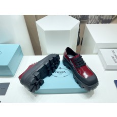 프라다 여성 로퍼