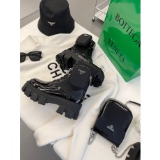 프라다 여성 워커