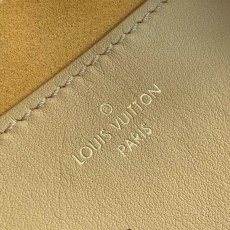 루이비통 루이 비통 뉴 웨이브 멀티 포쉐트 M57942