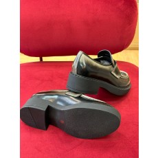 프라다 여성 로퍼