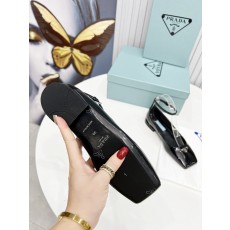 프라다 여성 로퍼