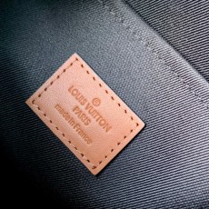 루이비통 POCHETTE TO-GO M81781