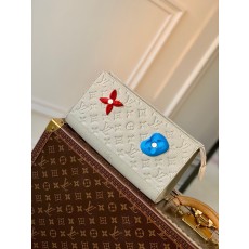 루이비통 STANDIING POUCH M81556