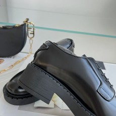 프라다 여성 로퍼