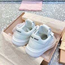 미우미우 신상 스니커즈