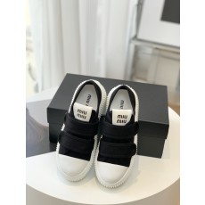 미우미우 신상 스니커즈