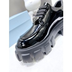 프라다 여성 로퍼