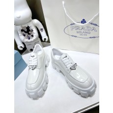 프라다 여성 로퍼
