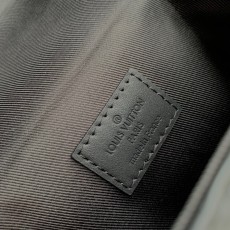 루이비통 버티컬 트렁크 웨어러블 월릿 M82070