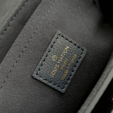 루이비통 카퓌신 미니 M21084