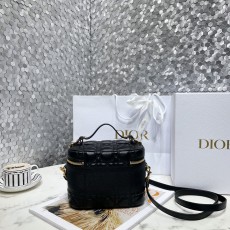 디올 TRAVERL 크로스백