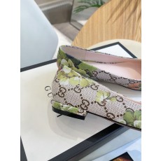 구찌 여성 로퍼