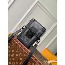 루이비통  버티컬 트렁크 웨어러블 월릿 M82077