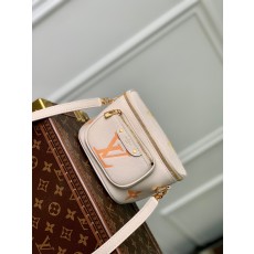 루이비통 MINI BUMBAG M82208