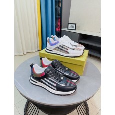 버버리 남성 스니커즈