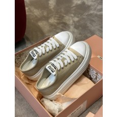 미우미우 여성 스니커즈