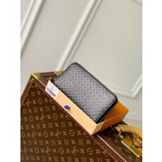 루이비통 지피 월릿 버티컬 M82233