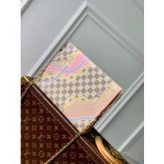 루이비통 토일레트리 파우치 온 체인 N40469