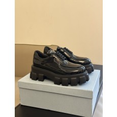 프라다 여성 로퍼