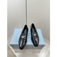 프라다 여성 로퍼