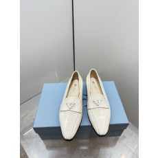 프라다 여성 로퍼