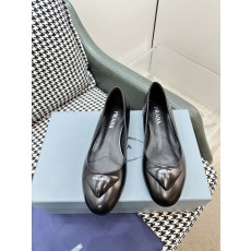 프라다 여성 로퍼