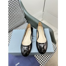 프라다 여성 로퍼