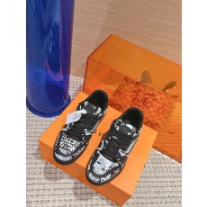 루이비통 남여공용 운동화