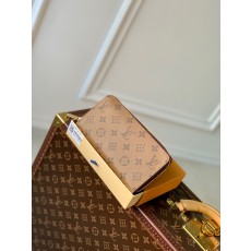 루이비통 지피 월릿 버티컬 M82444