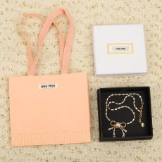 미우미우 목걸이