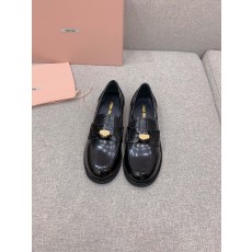 미우미우 여성 로퍼