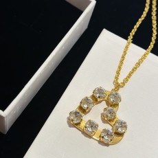 미우미우 목걸이