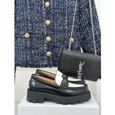 디올 로퍼 여성