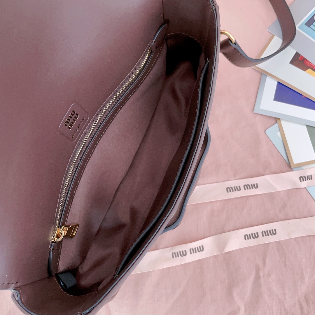 b7dac5b17d5cffd1d2d10887b7d94f31_1731063935_9939.jpg b7dac5b17d5cffd1d2d10887b7d94f31_1731063935_9939.jpg