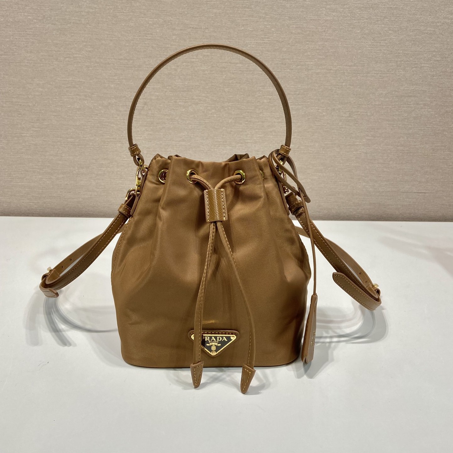 프라다 버킷백 테수토 1978