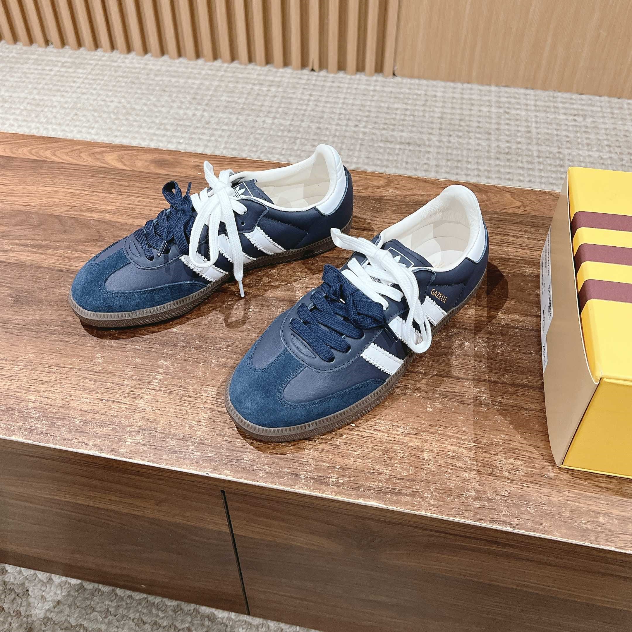 구찌 아디다스 스니커즈 콜라보 여성