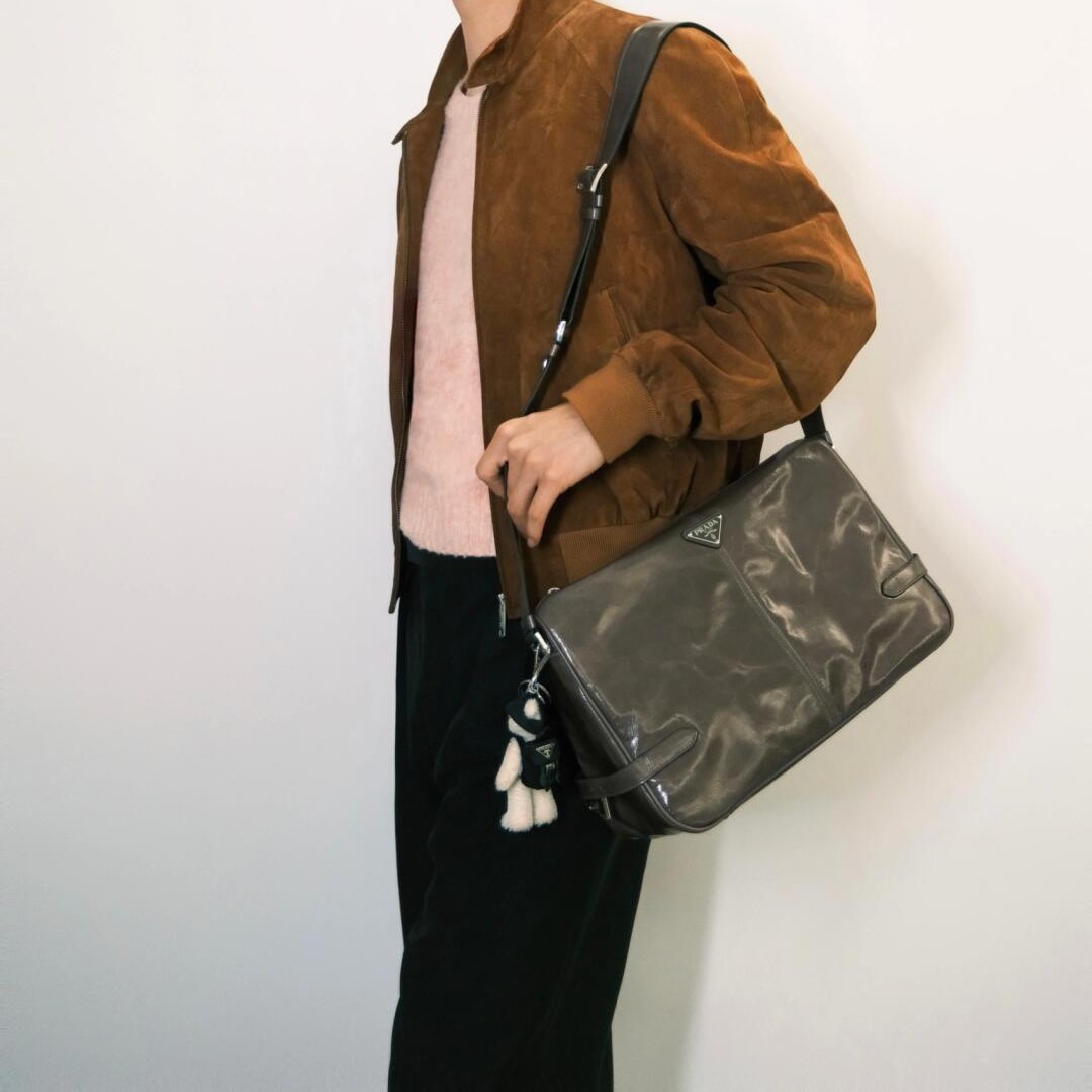프라다 숄더백 스웨이드