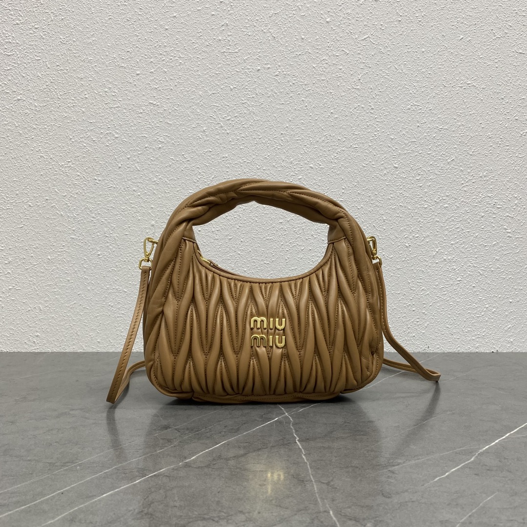미우미우 숄더백 마틀라쎄 완더 호보백 (고급)