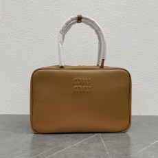 미우미우 토트백 아르카디 탑핸들 (고급)