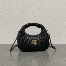 미우미우 숄더백 마틀라쎄 완더 호보백 (고급)
